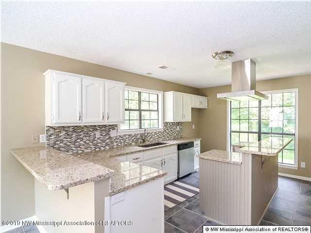 39 Robertson Road South Hernando, MS 38632 - Photo 11 of 16 kitchen