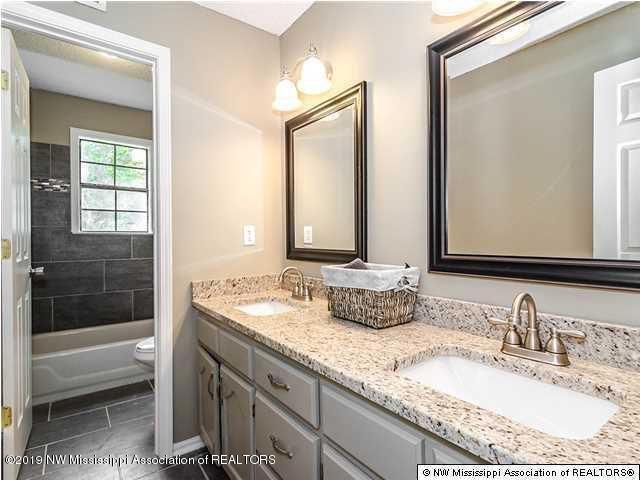 39 Robertson Road South Hernando, MS 38632 - Photo 12 of 16 main bath