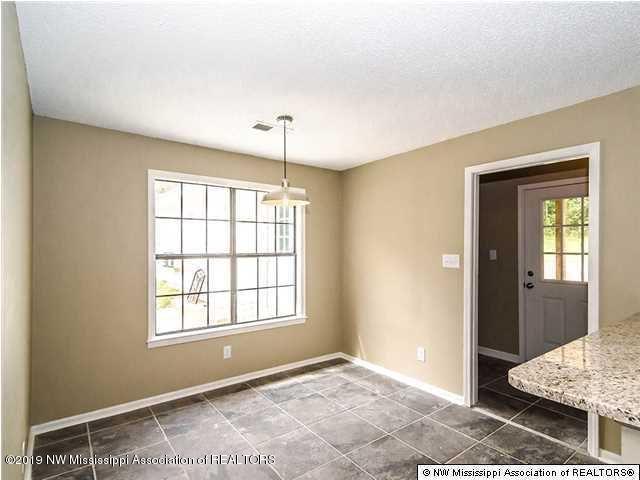 39 Robertson Road South Hernando, MS 38632 - Photo 5 of 16 dining area