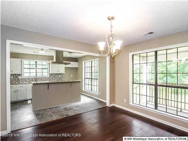 39 Robertson Road South Hernando, MS 38632 - Photo 6 of 16 dining room