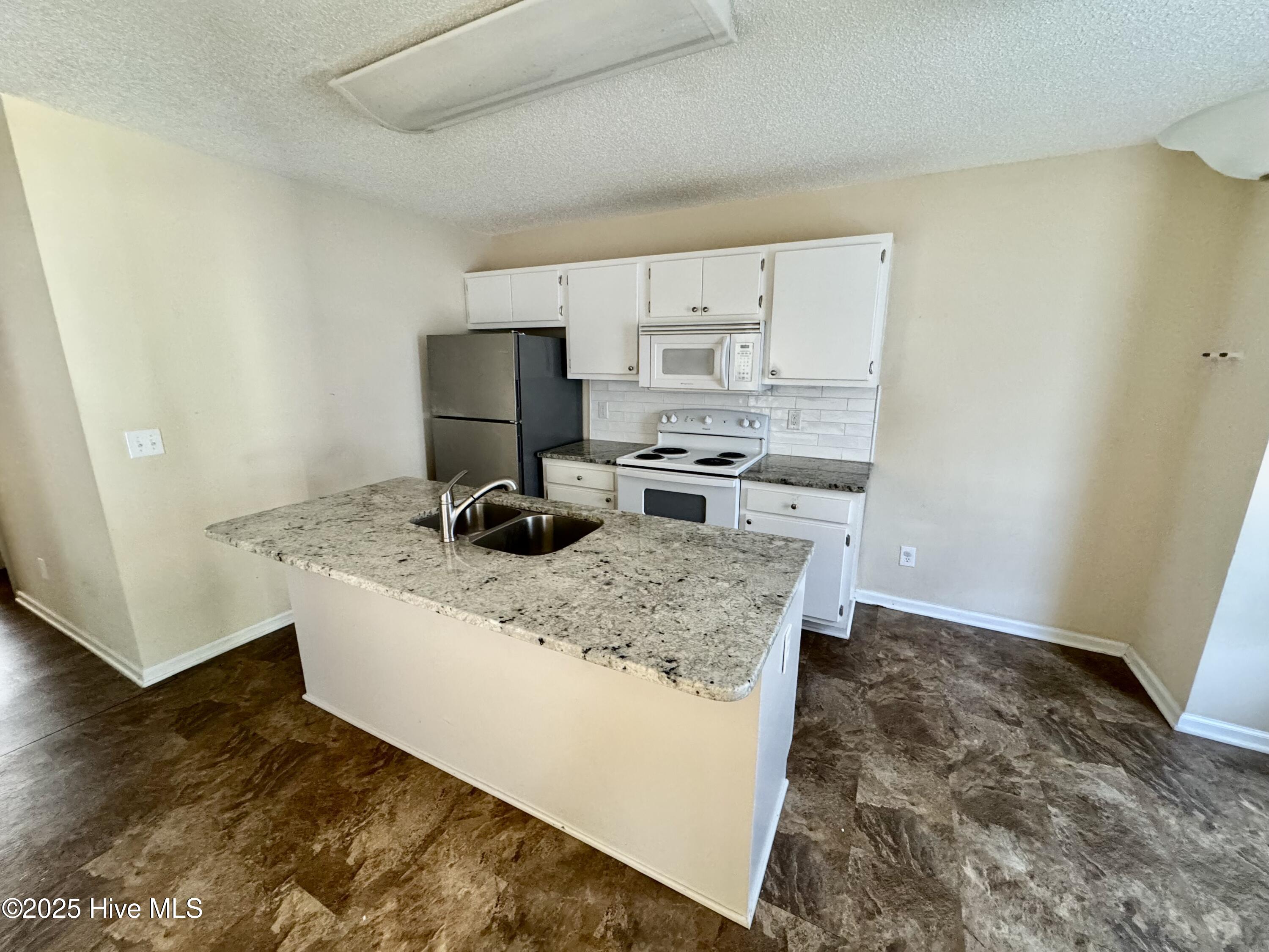 1127 Brownlea Drive, Unit A Greenville, NC 27858 - Photo 5 of 24 IMG_8480