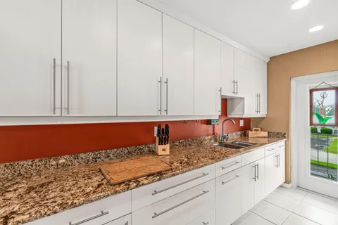 $199,000 | 1118 Lake Terrace, Unit 217H, Boynton Beach, FL 33426