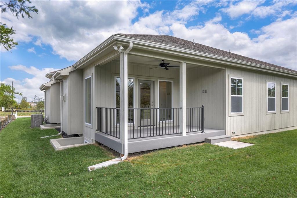 9860 Greeley Street Lenexa, KS 66227 - Photo 4 of 41