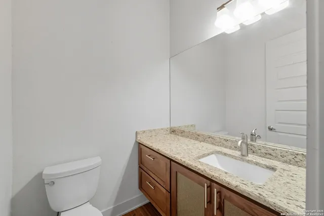 $699,850 | 3172 Interstate 35, Natalia, TX 78059