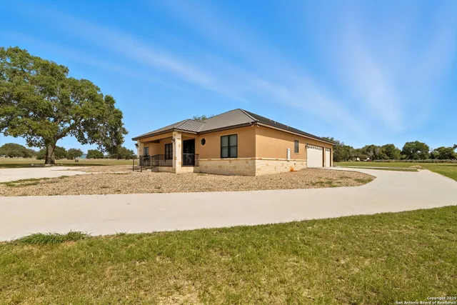 $699,850 | 3172 Interstate 35, Natalia, TX 78059