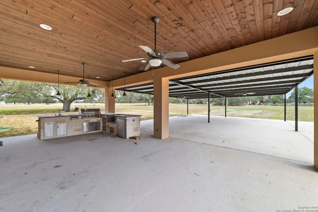 $699,850 | 3172 Interstate 35, Natalia, TX 78059