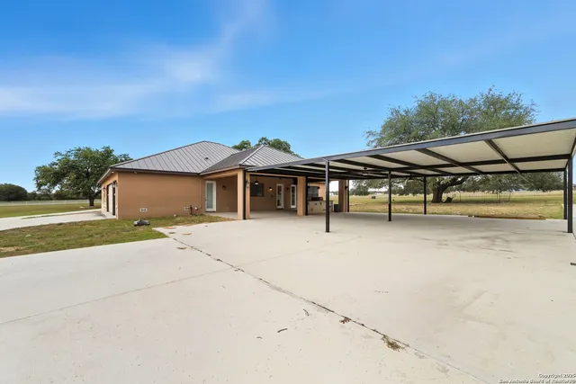 $699,850 | 3172 Interstate 35, Natalia, TX 78059