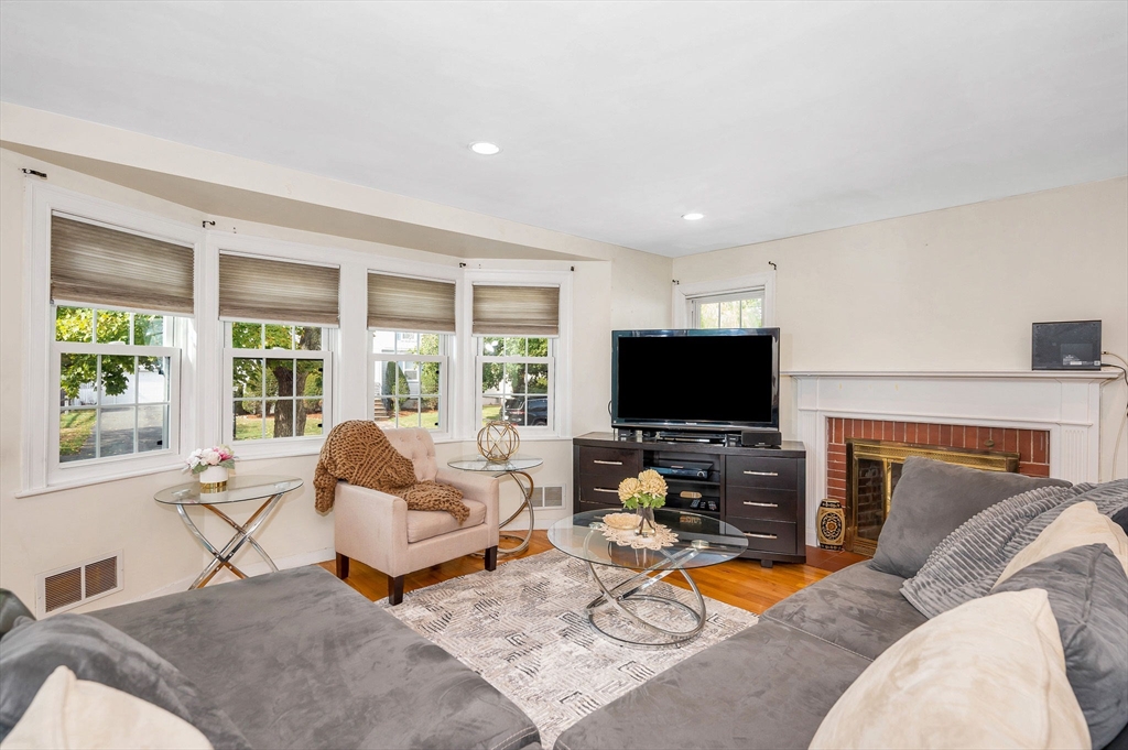 17 Breakheart Road Saugus, MA 01906 - Photo 3 of 42 Gallery Image 3
