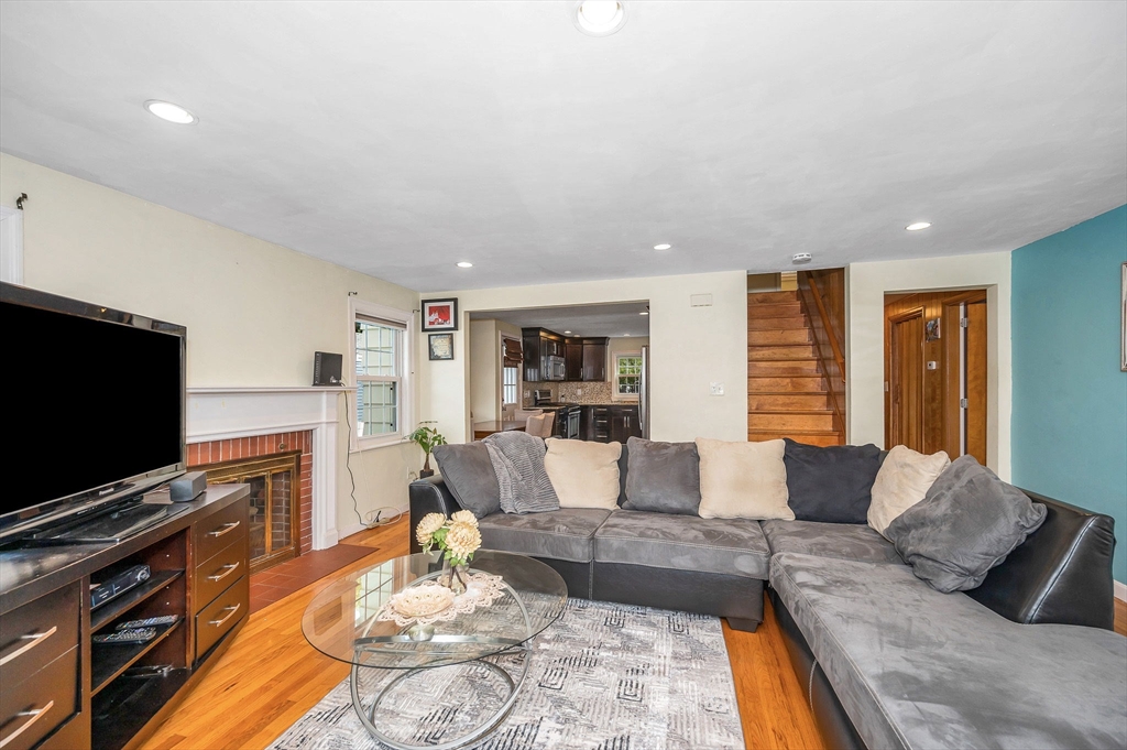 17 Breakheart Road Saugus, MA 01906 - Photo 6 of 42 Gallery Image 6