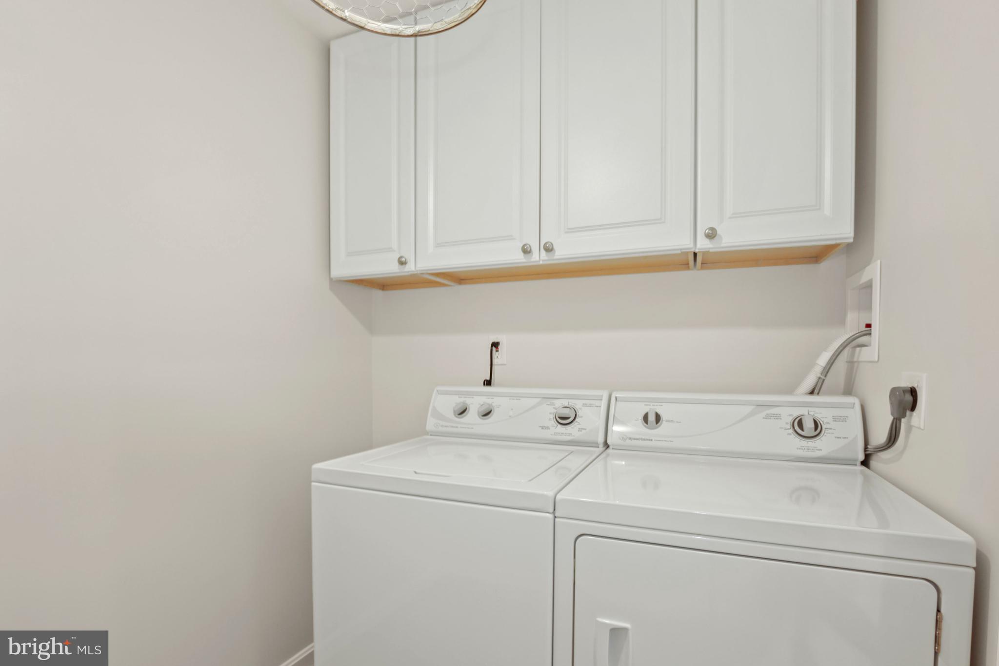 20 Southview Court Silver Spring, MD 20905 - Photo 15 of 41 Main level laundry