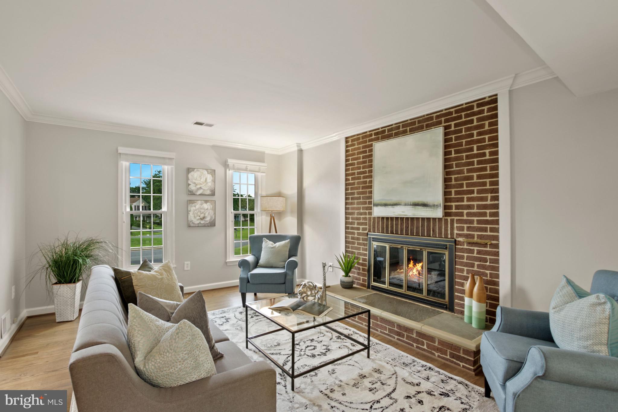 20 Southview Court Silver Spring, MD 20905 - Photo 17 of 41 Living room
