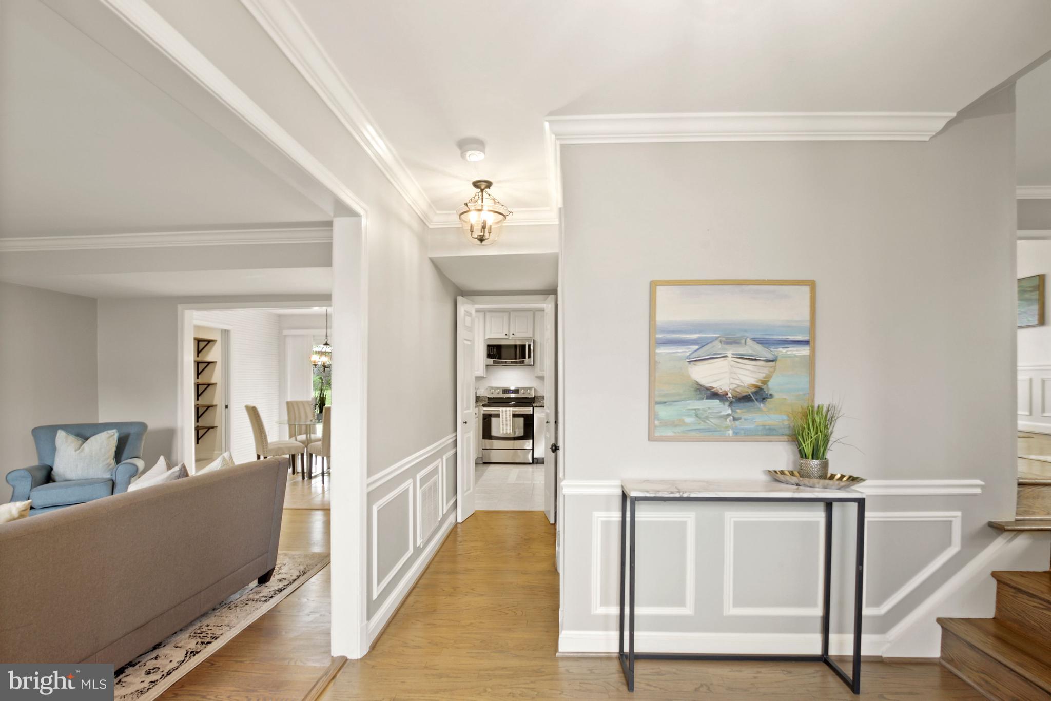 20 Southview Court Silver Spring, MD 20905 - Photo 2 of 41 Bright foyer
