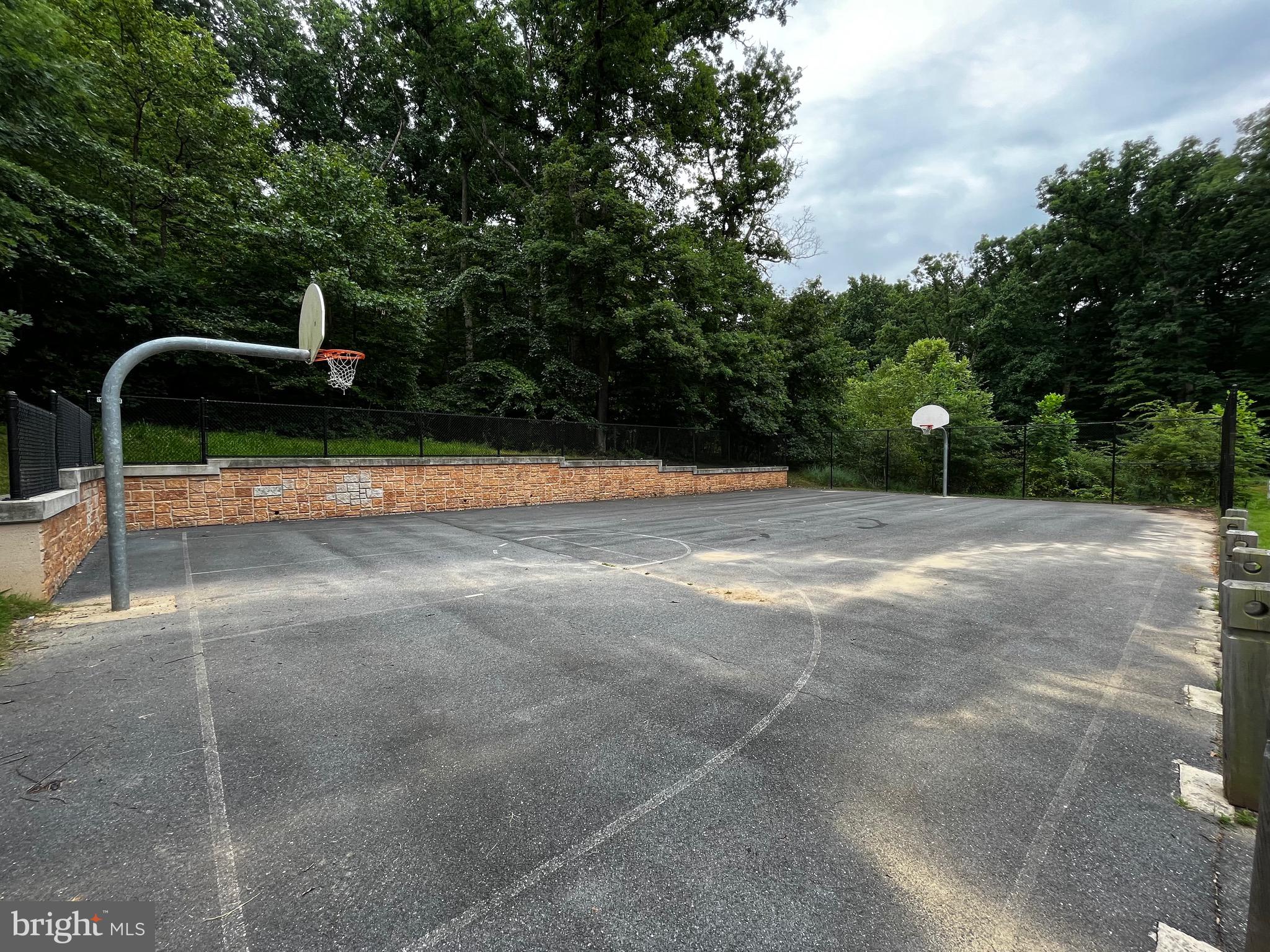 20 Southview Court Silver Spring, MD 20905 - Photo 36 of 41 Basketball court