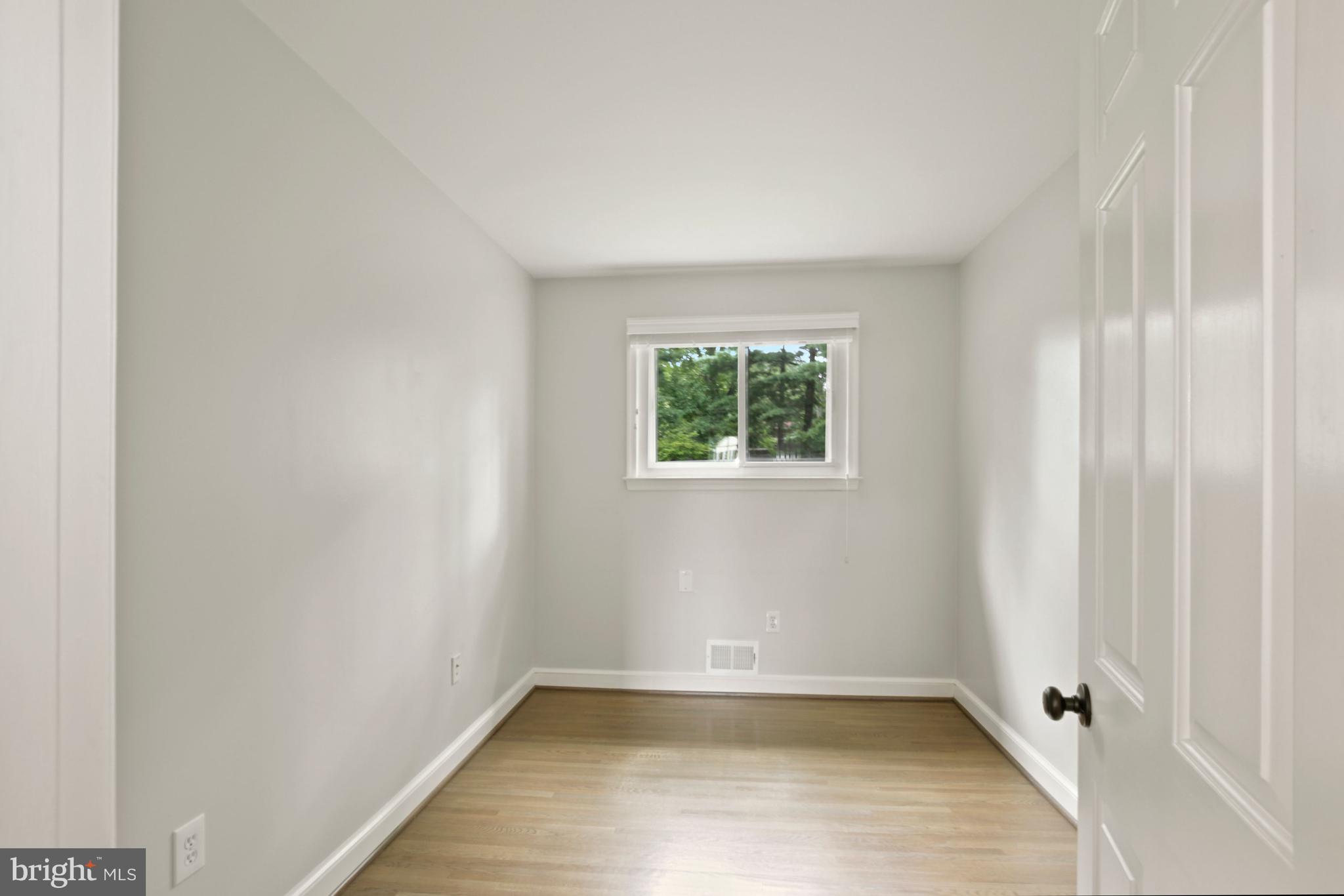 20 Southview Court Silver Spring, MD 20905 - Photo 6 of 41 Main level bedroom or office