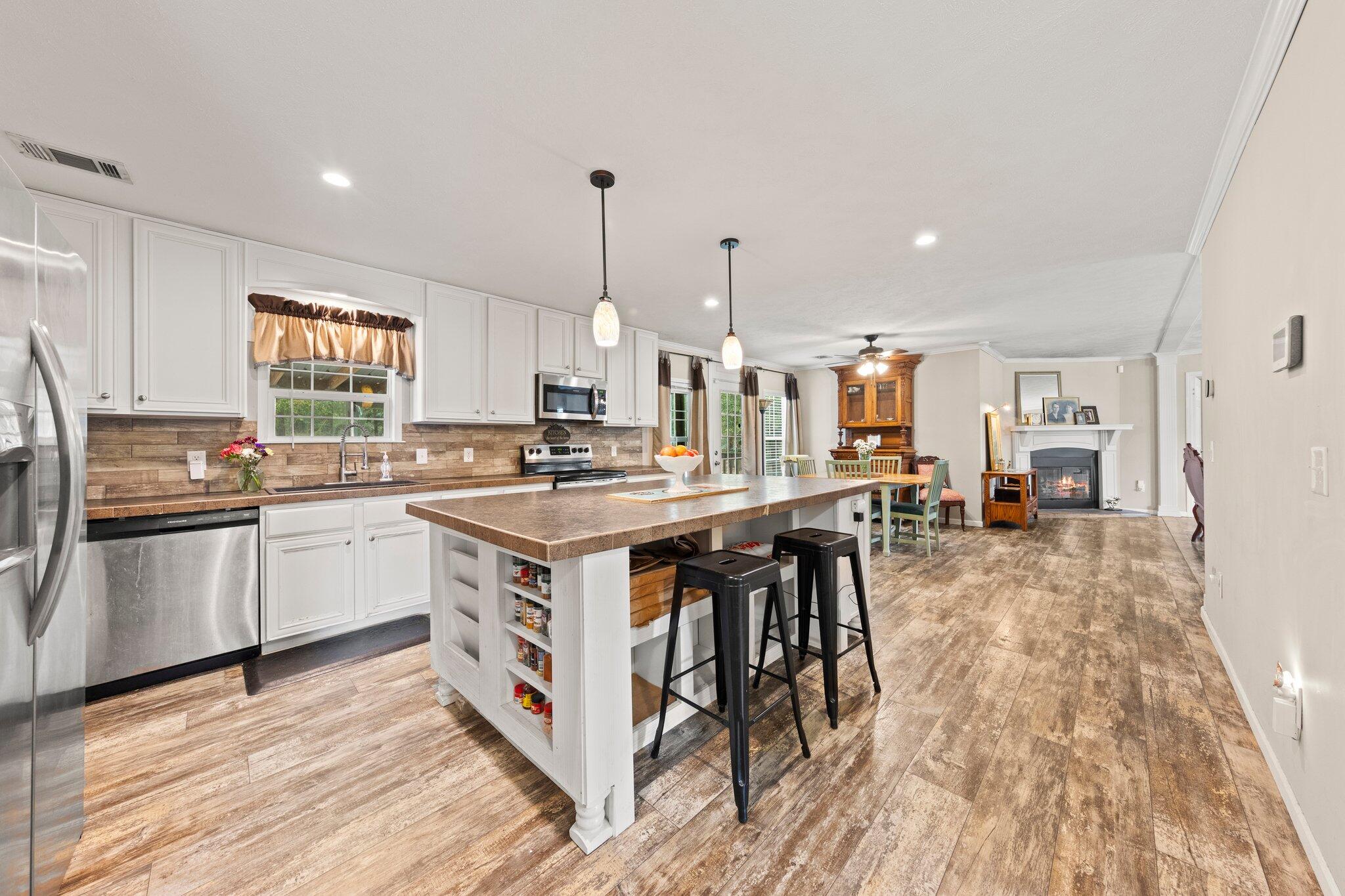 830 Squirrel Road DeFuniak Springs, FL 32433 - Photo 5 of 30 a kitchen with stainless steel appliances granite countertop a stove and a wooden floors