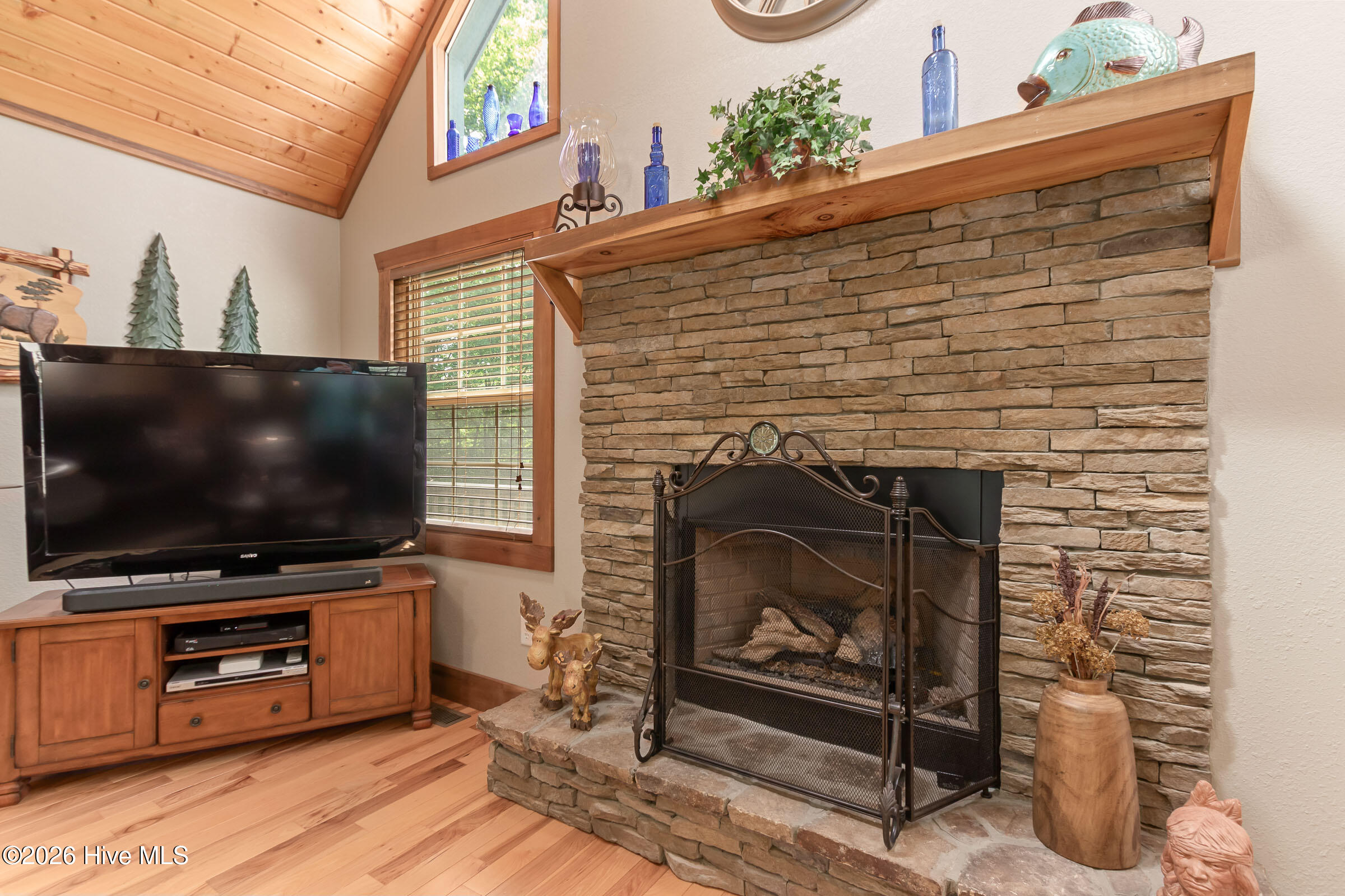 1070 Burger Road Murphy, NC 28906 - Photo 29 of 55 Living/Fireplace