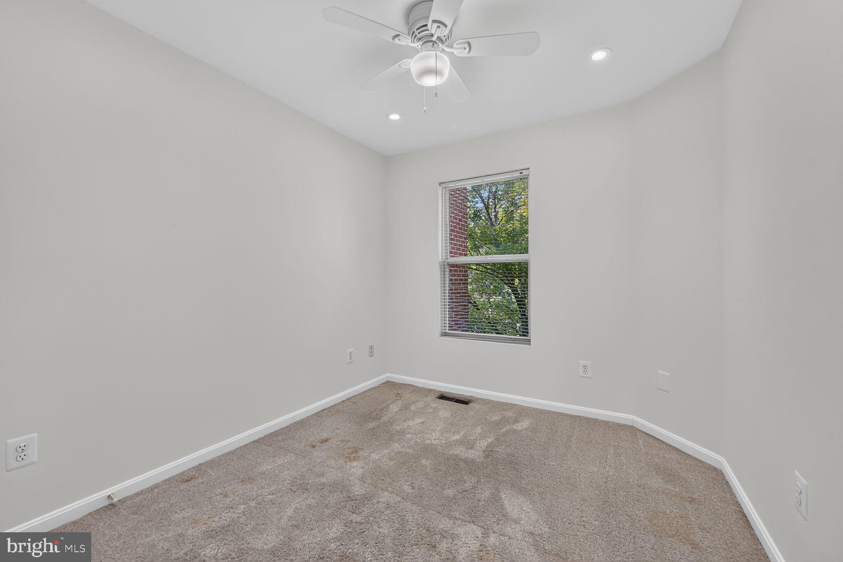 12054 Edgemere Circle Reston, VA 20190 - Photo 16 of 24