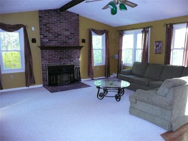 134 Heywood Road Sterling, MA 01564 - Photo 10 of 24 Gallery Image 10