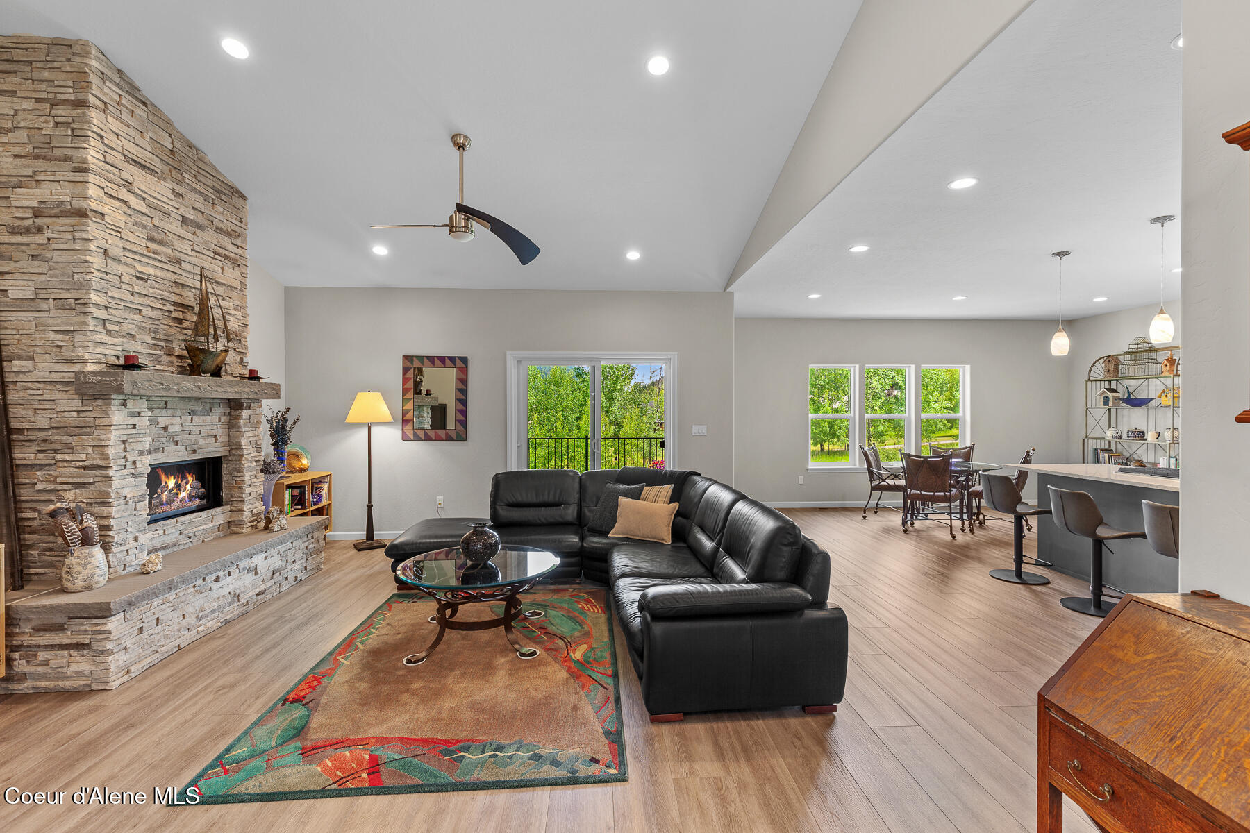 125 Golfview Lane Sandpoint, ID 83864 - Photo 6 of 49 High ceilings