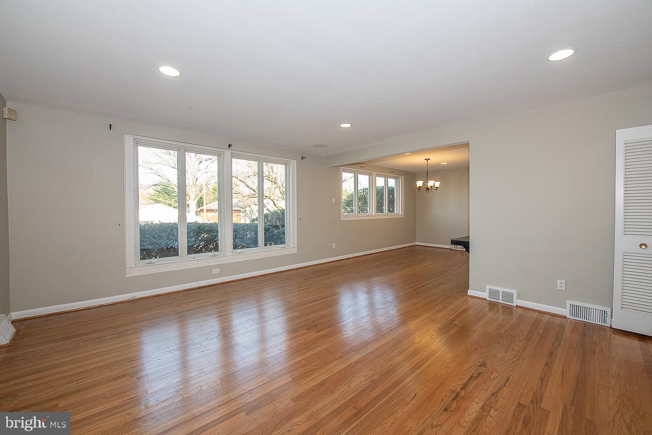 1730 Green Valley Road Havertown, PA 19083 - Photo 3 of 20