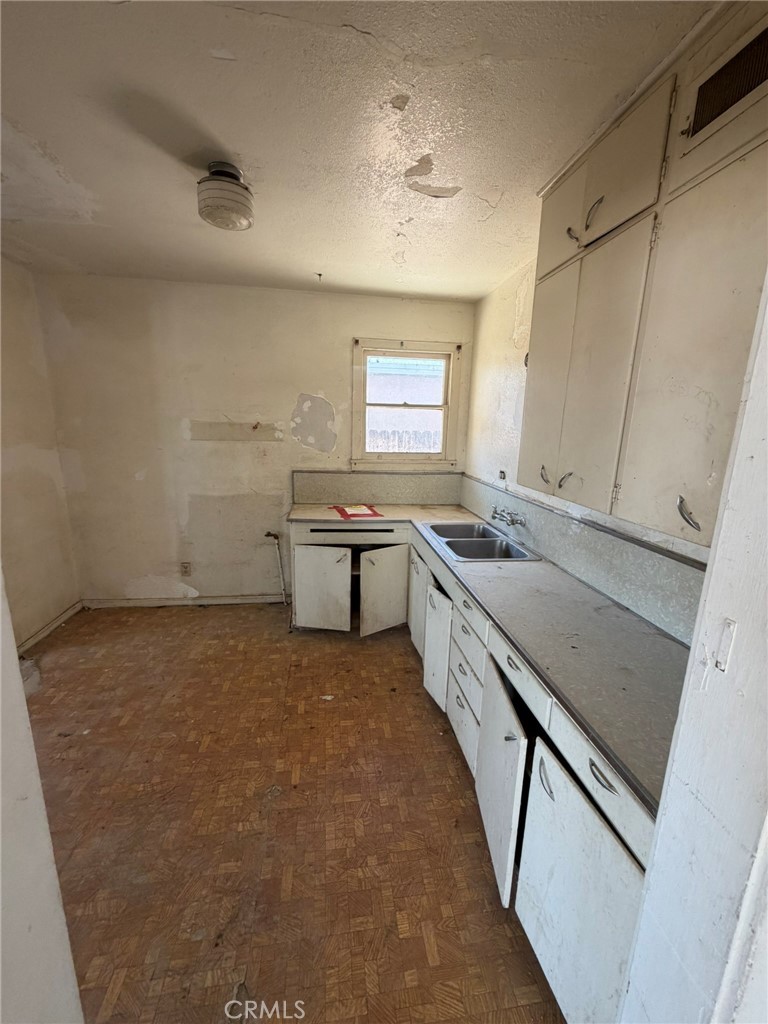 321 South Richmond Road Ridgecrest, CA 93555 - Photo 9 of 26
