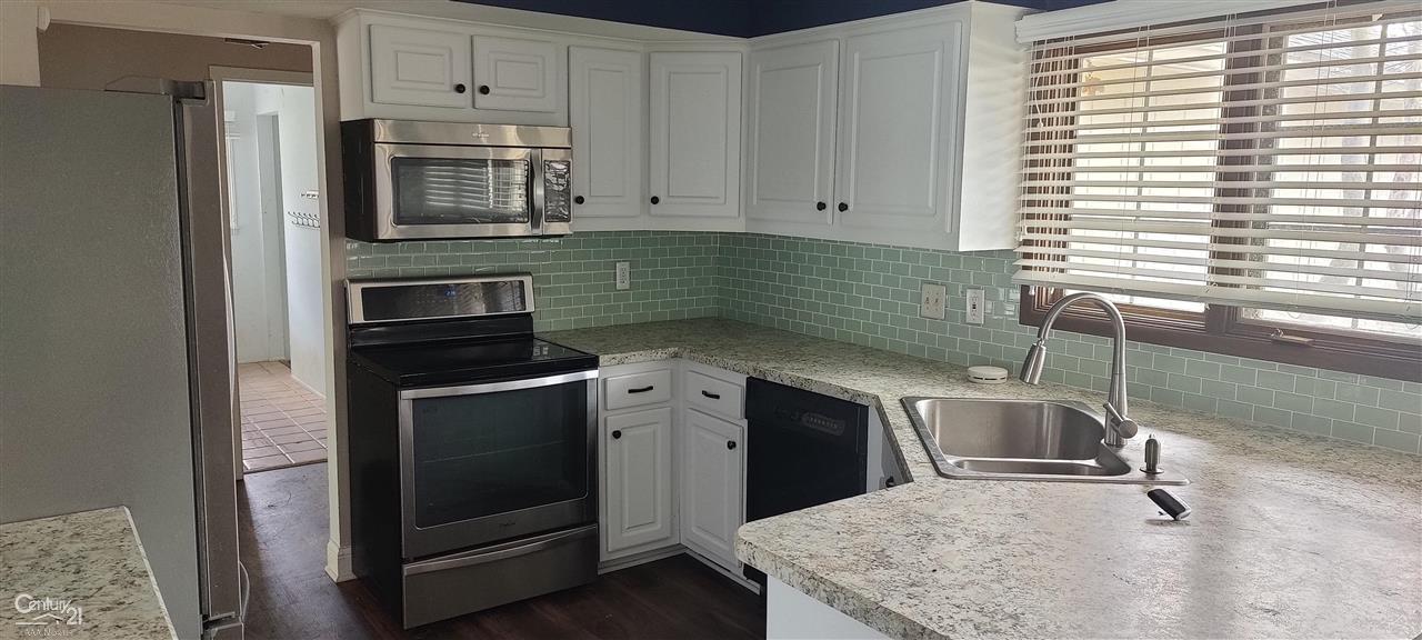 29910 High Valley Road Farmington, MI 48331 - Photo 11 of 34