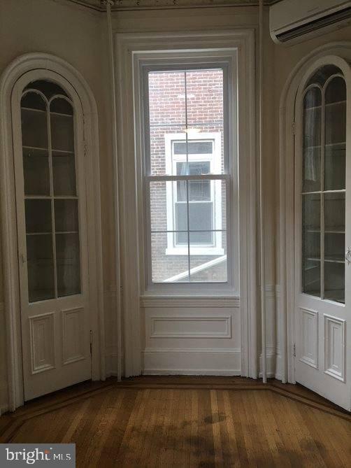 2027 Walnut Street, Unit 1R Philadelphia, PA 19103 - Photo 2 of 9