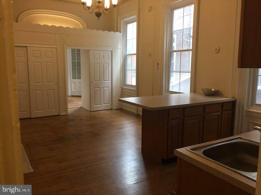 2027 Walnut Street, Unit 1R Philadelphia, PA 19103 - Photo 8 of 9