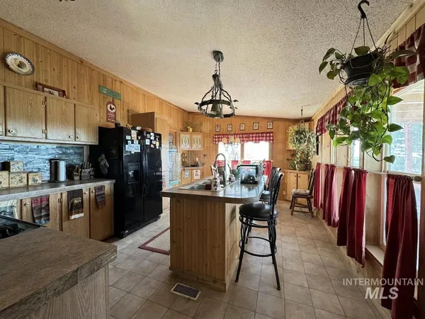 $650,000 | 103 West 420 North, Shoshone, ID 83352