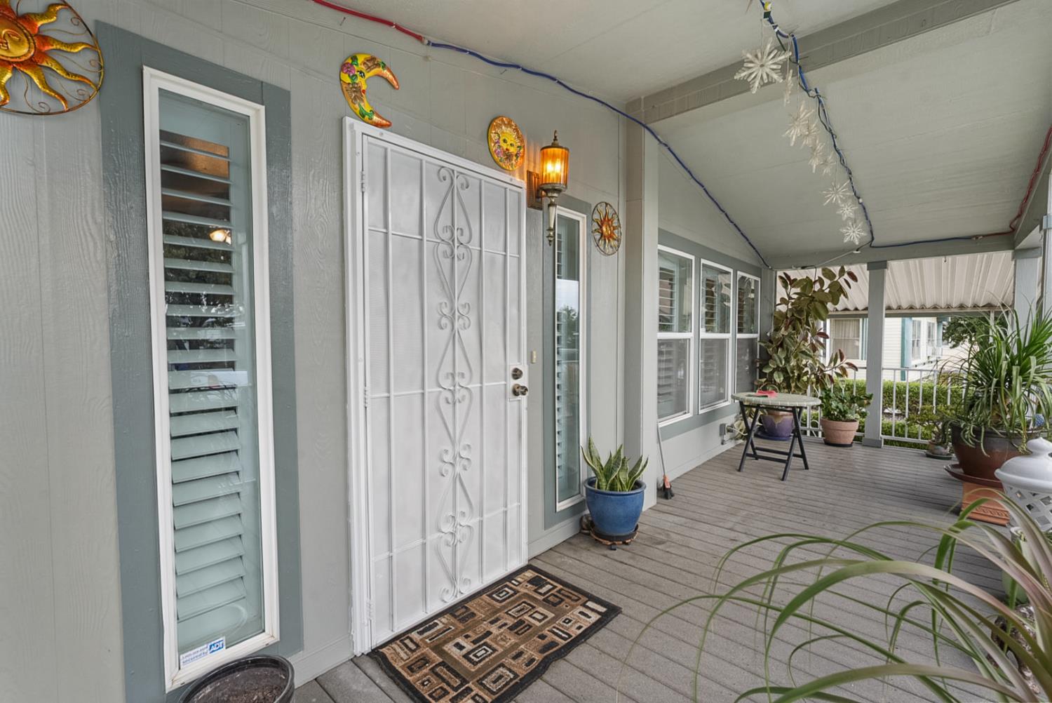 2841 Fowler Road, Unit 33 Ceres, CA 95307 - Photo 6 of 29 a view of a porch with a table and chairs