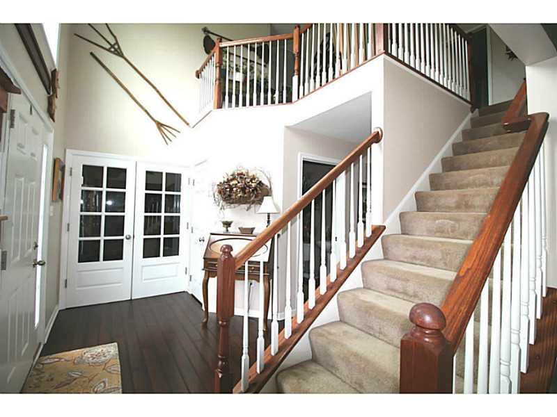 118 Walnut Drive McKees Rocks, PA 15136 - Photo 8 of 18 Entry/Foyer. Gracious entry two stories high
