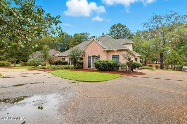 $575,000 | 7 Lafayette Circle, Clinton, MS 39056