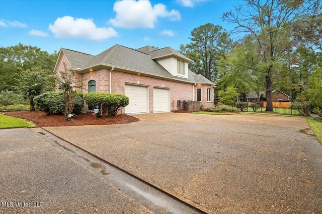 $575,000 | 7 Lafayette Circle, Clinton, MS 39056