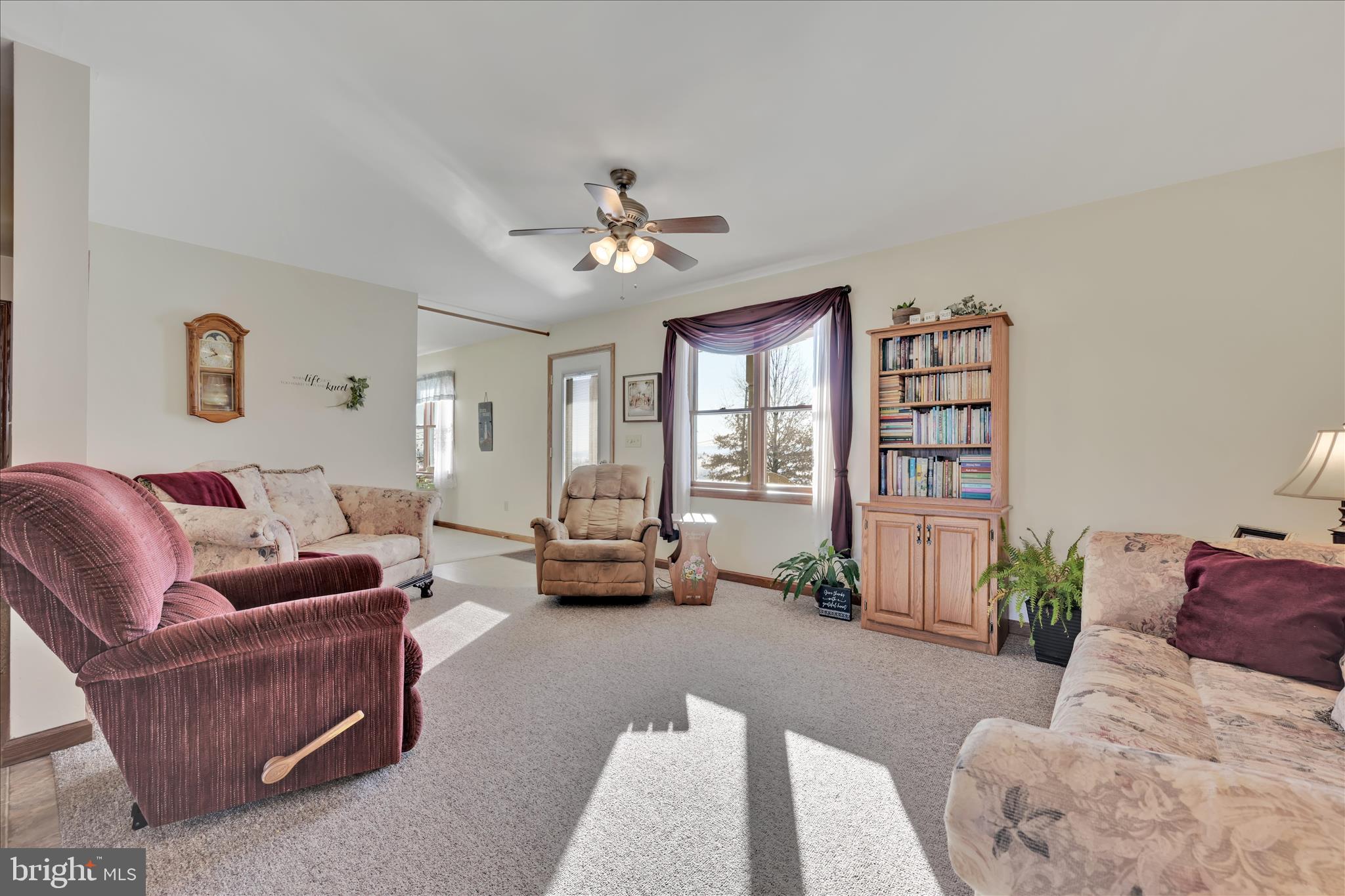 36 Host Road Womelsdorf, PA 19567 - Photo 19 of 78 Main Floor Living Room