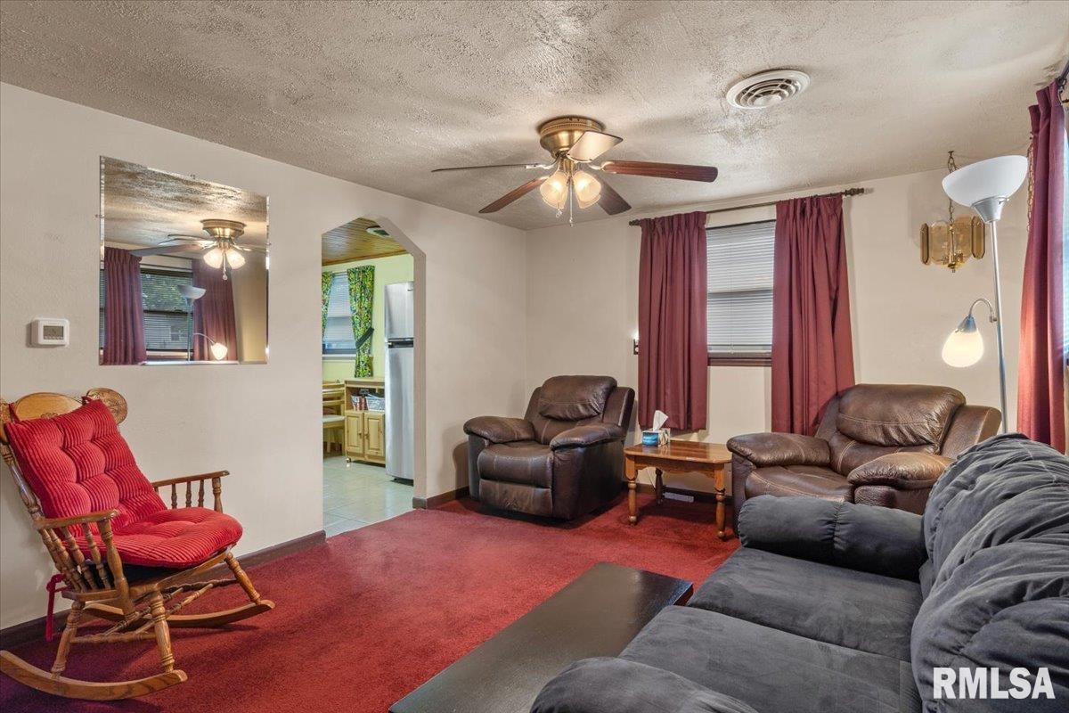 1608 East Knox Avenue Springfield, IL 62703 - Photo 3 of 23 Gallery Image 3