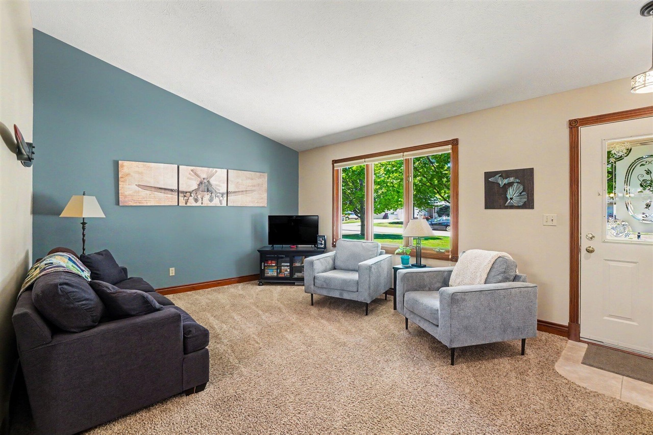 7368 Cherry Avenue Jenison, MI 49428 - Photo 4 of 37