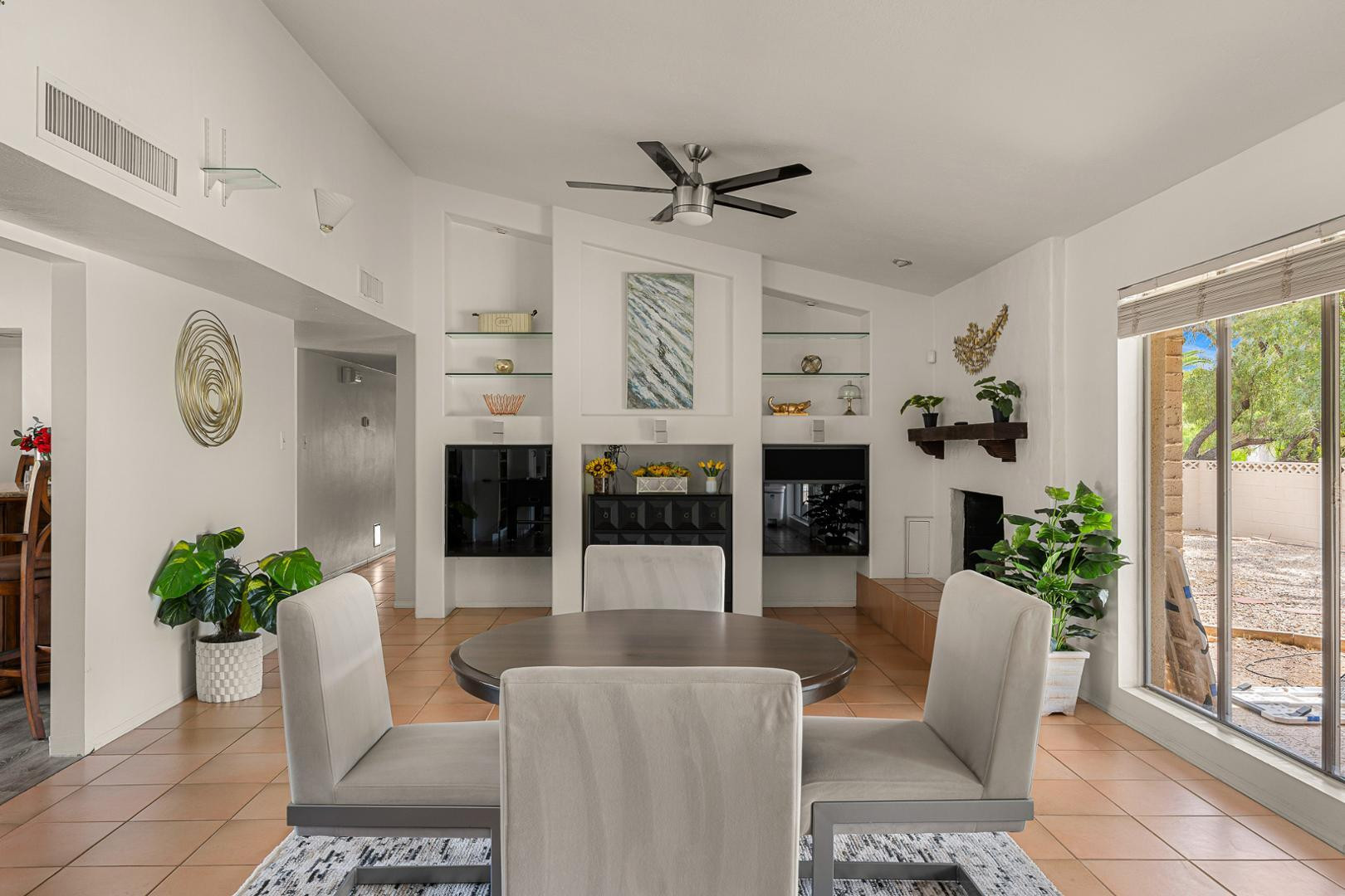 5901 East Cactus Wren Road Paradise Valley, AZ 85253 - Photo 8 of 23 Photo #8