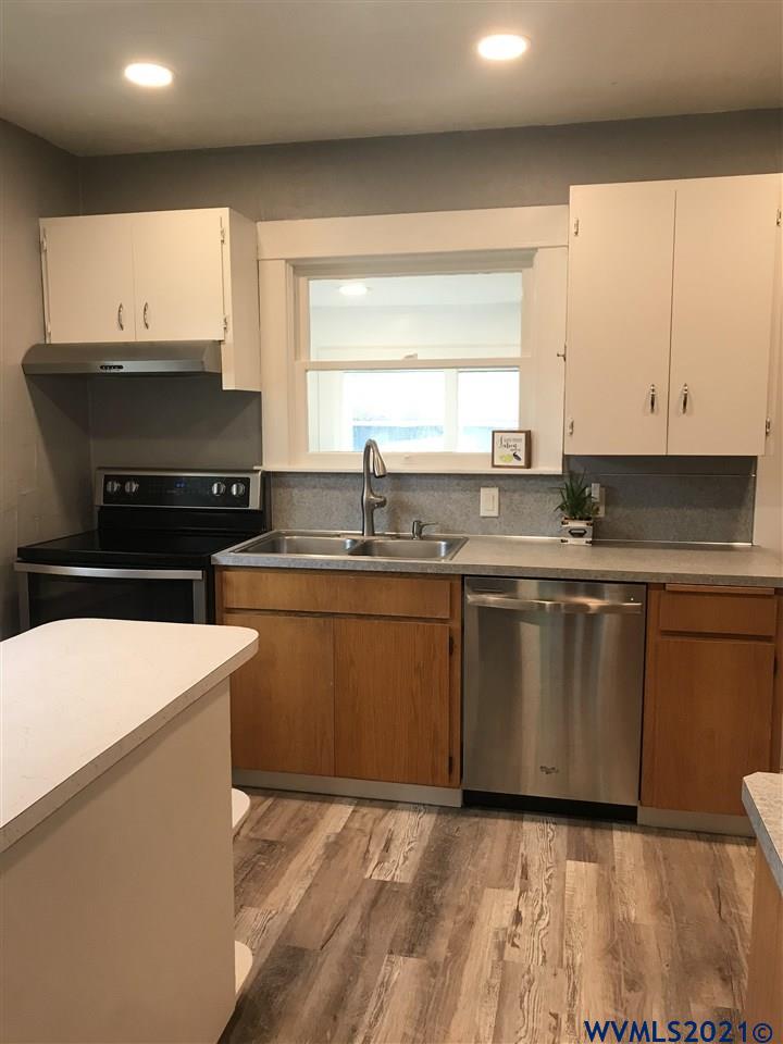 525 Southwest Cherry Street Dallas, OR 97338 - Photo 12 of 25
