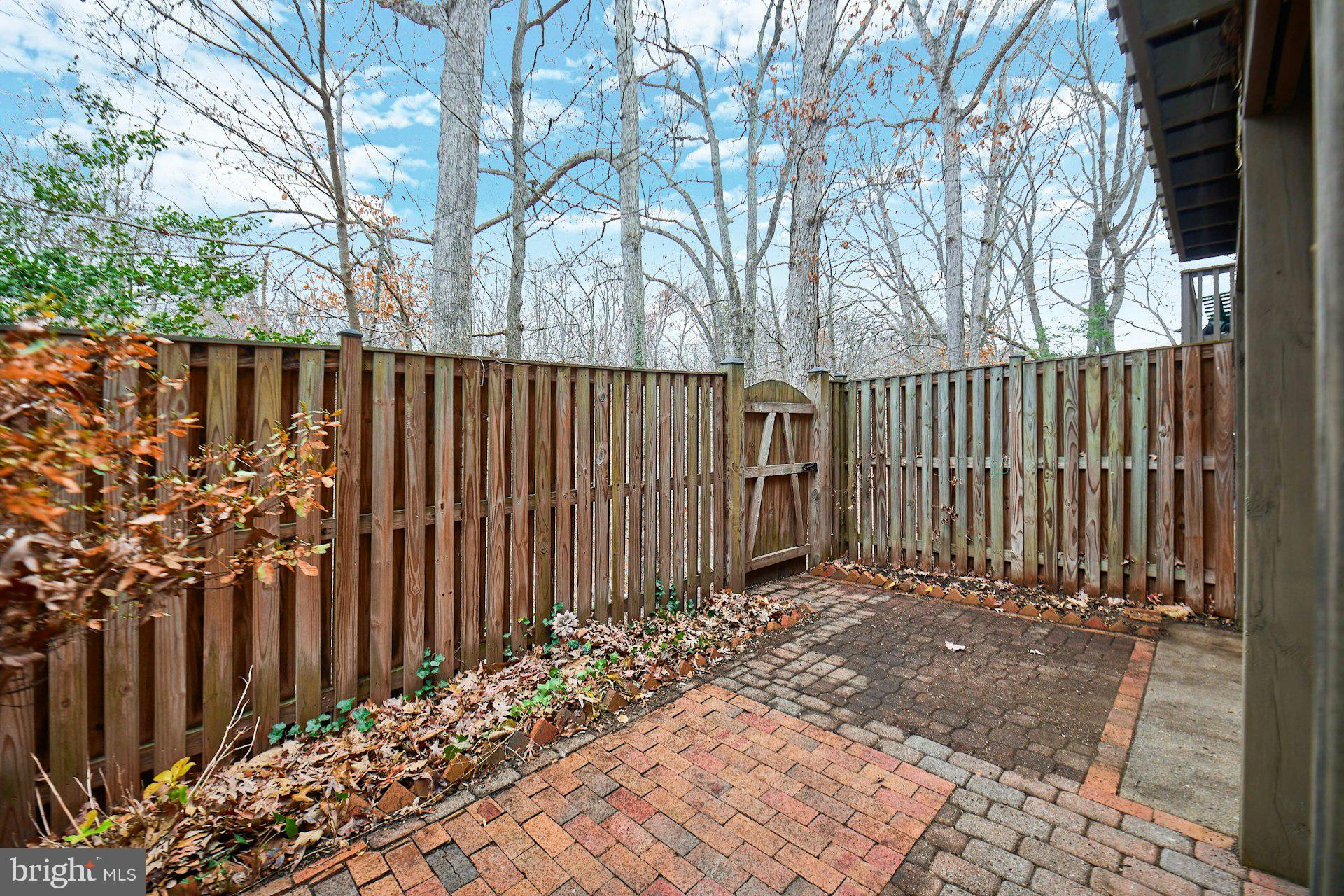 8566 Gwynedd Way Springfield, VA 22153 - Photo 54 of 61 a view of a wooden fence