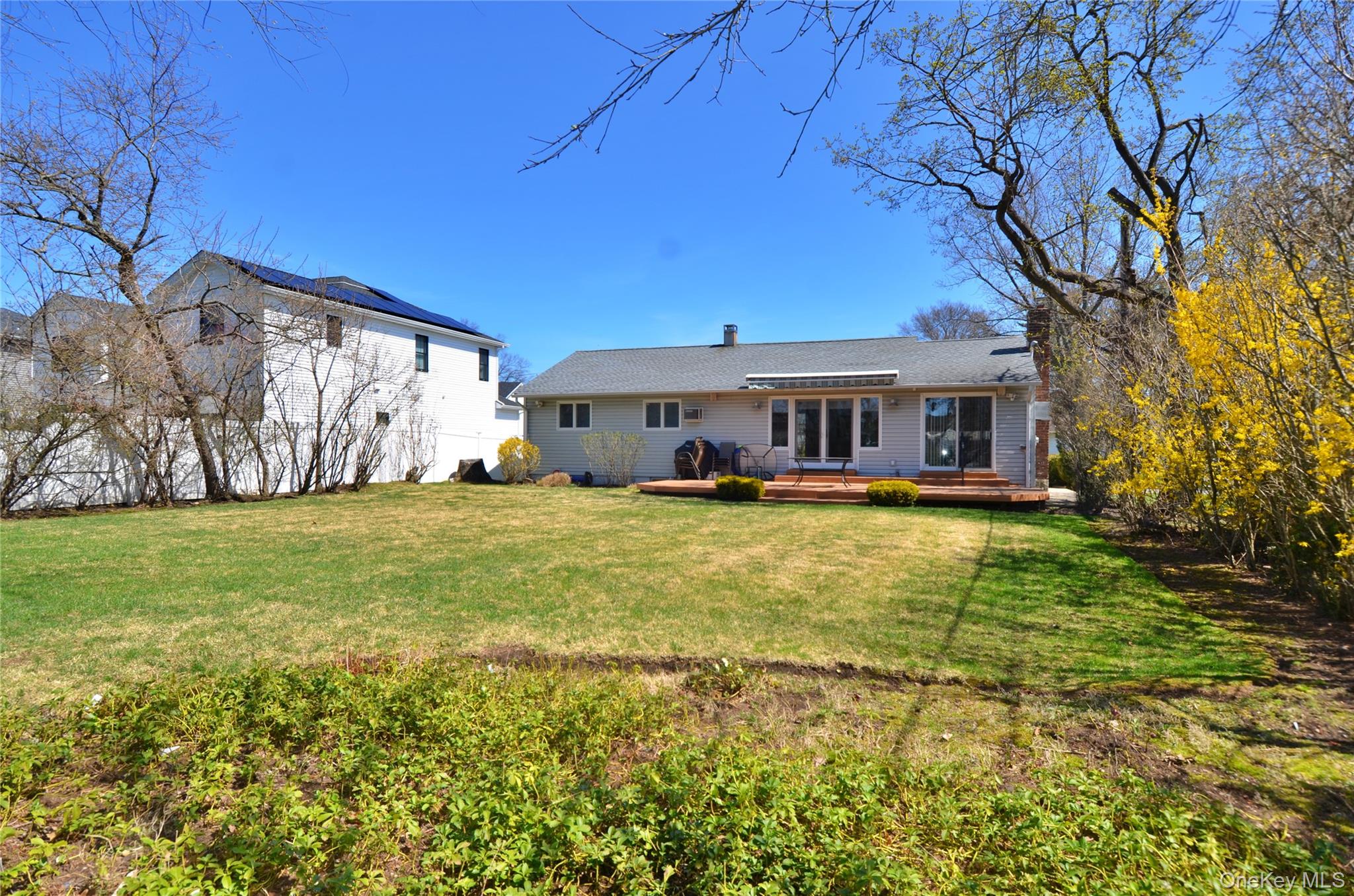 76 Diamond Drive Plainview, NY 11803 - Photo 12 of 14