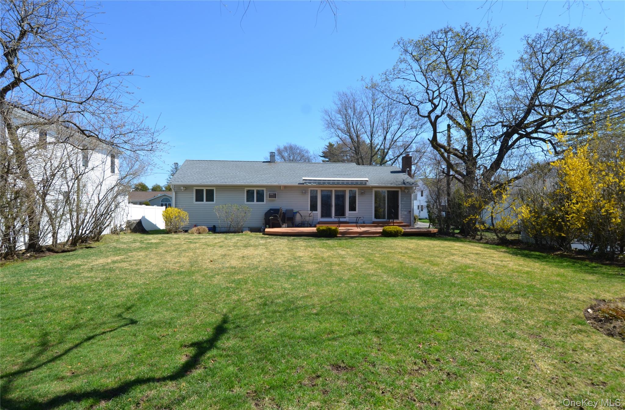 76 Diamond Drive Plainview, NY 11803 - Photo 13 of 14