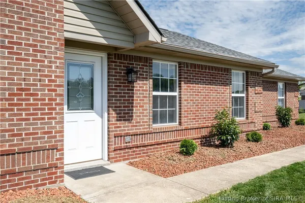 $269,900 | 2801 Boulder Court, Jeffersonville, IN 47130
