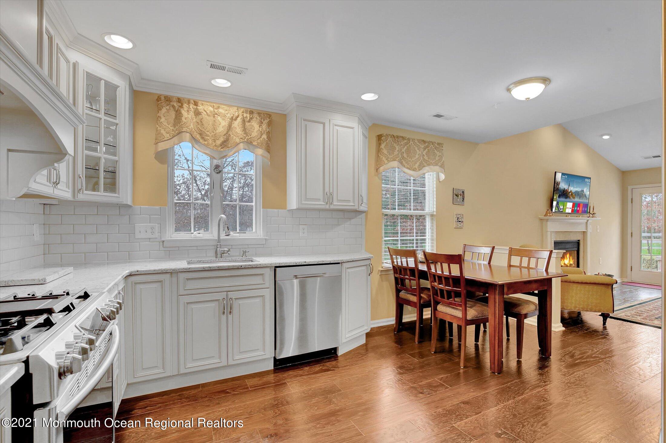 6 Congressional Road Jackson, NJ 08527 - Photo 12 of 52 12-Kitchen