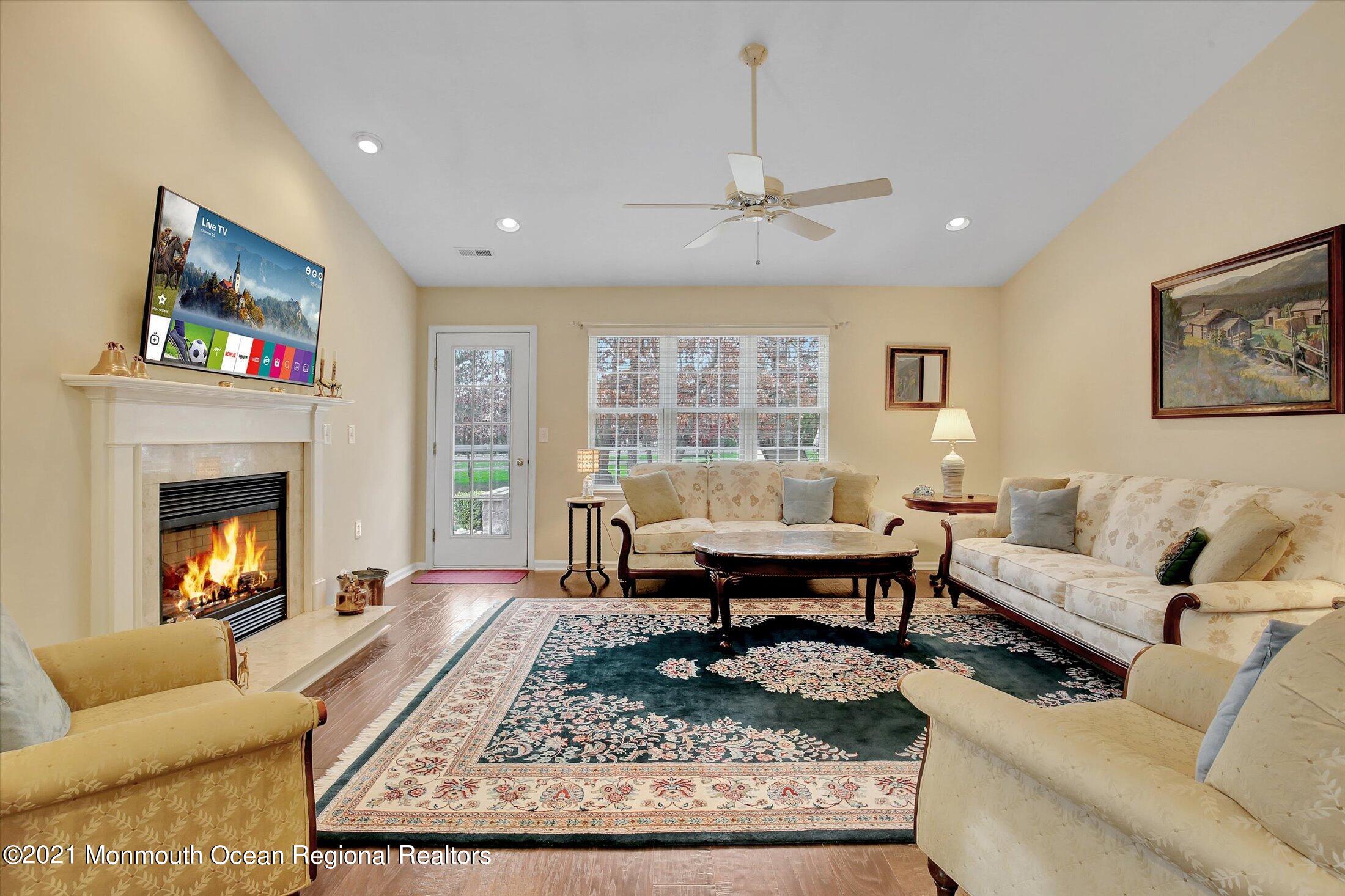 6 Congressional Road Jackson, NJ 08527 - Photo 17 of 52 17-Family Room