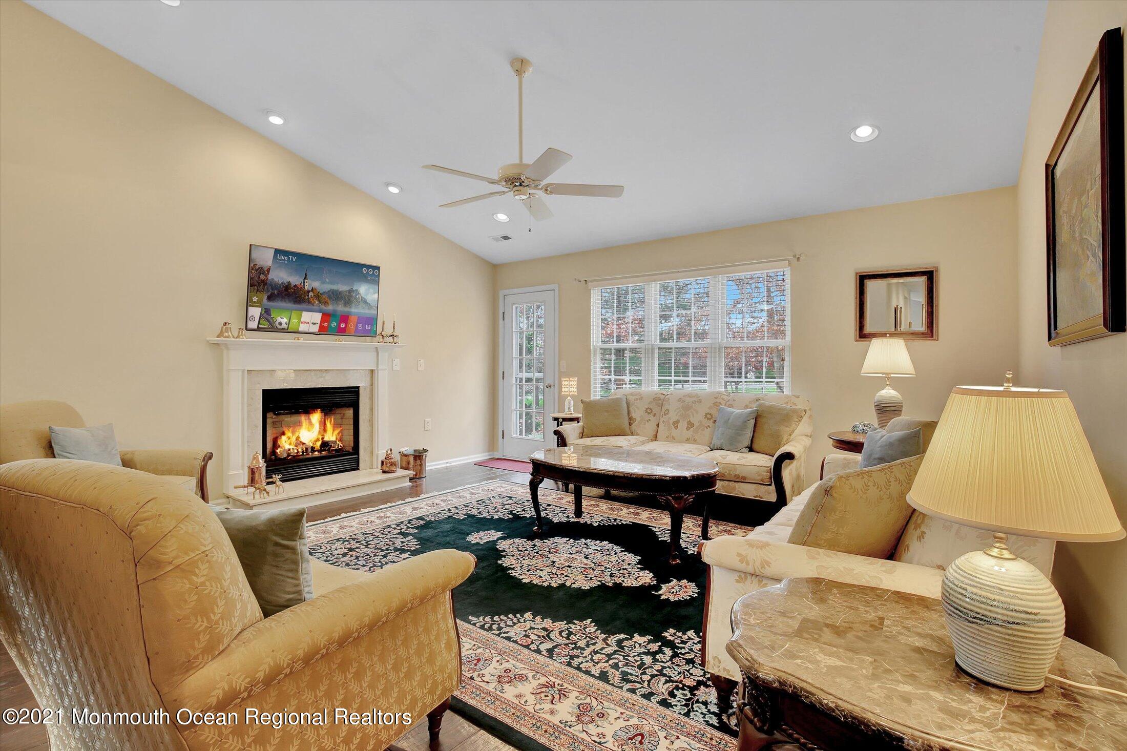 6 Congressional Road Jackson, NJ 08527 - Photo 18 of 52 18-Family Room