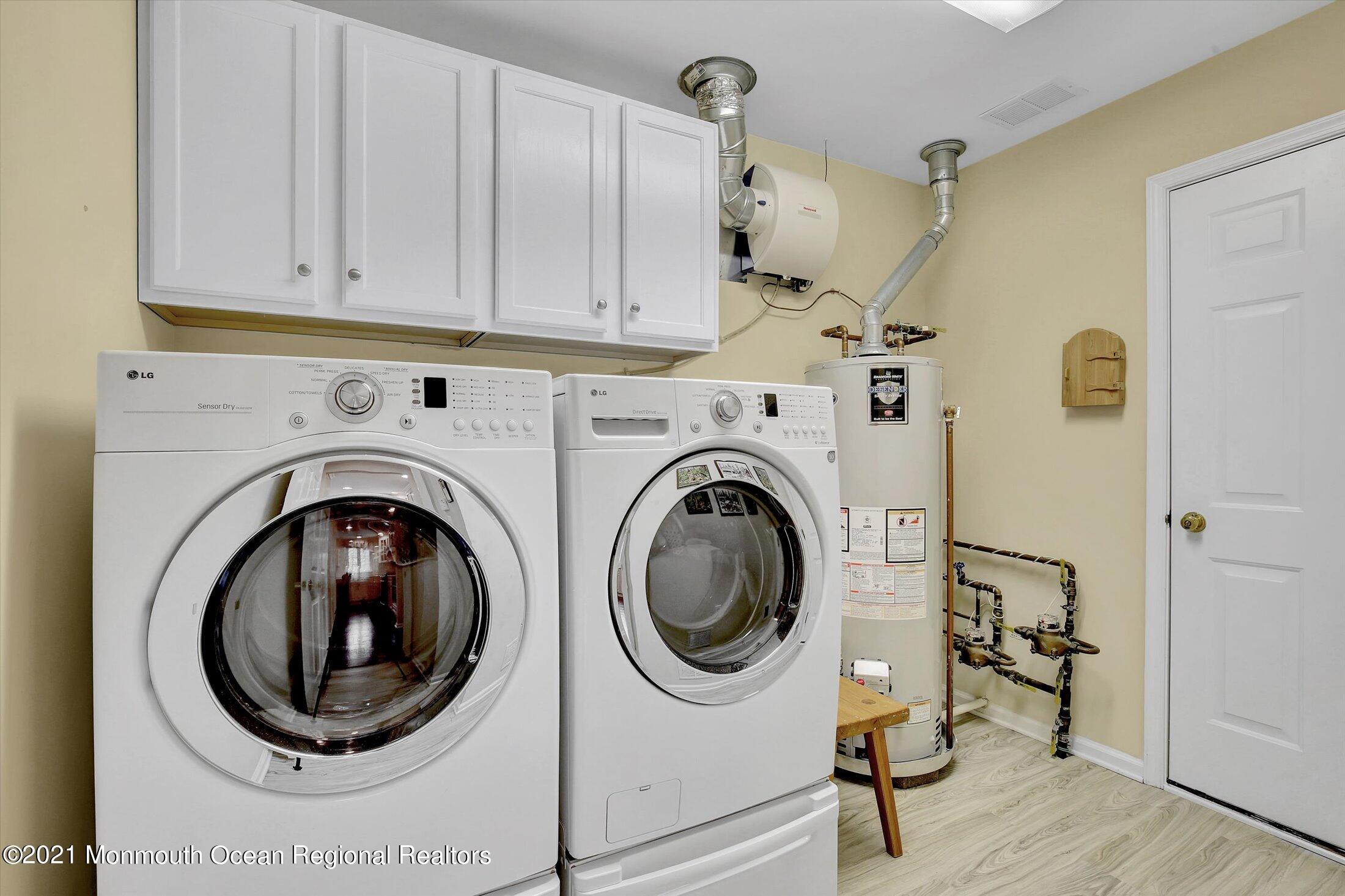 6 Congressional Road Jackson, NJ 08527 - Photo 21 of 52 21-Laundry