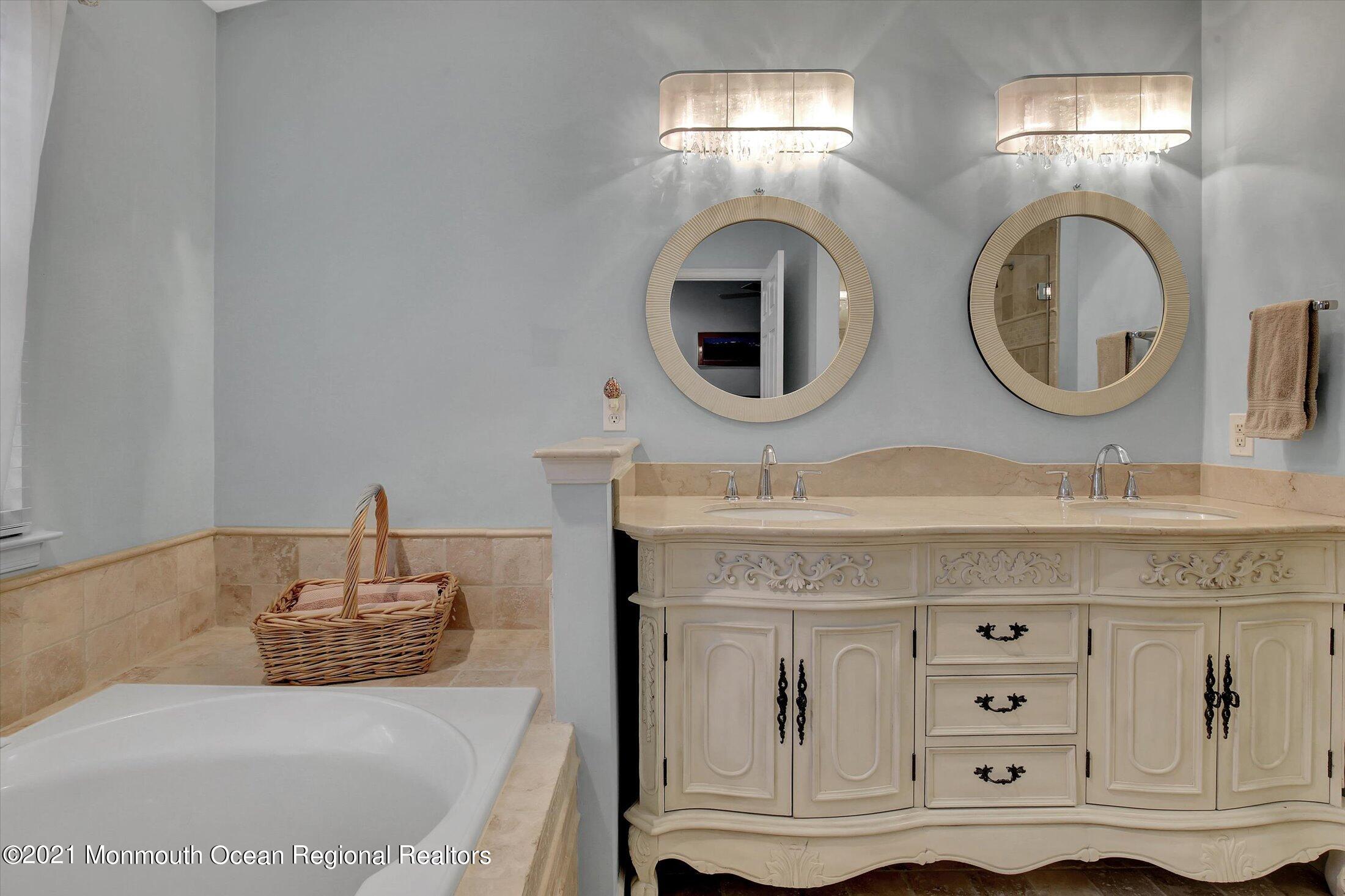 6 Congressional Road Jackson, NJ 08527 - Photo 27 of 52 27-Master Bathroom