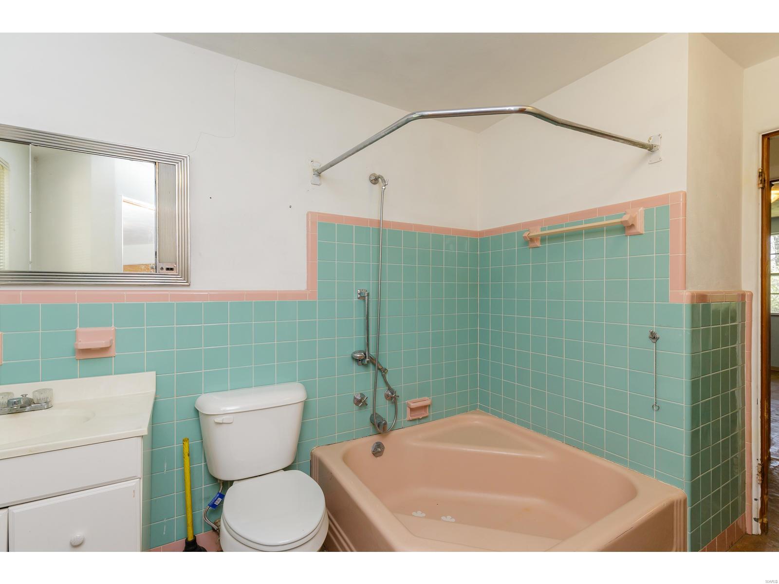1231 Stein Road St. Louis, MO 63135 - Photo 12 of 24 Gallery Image 12