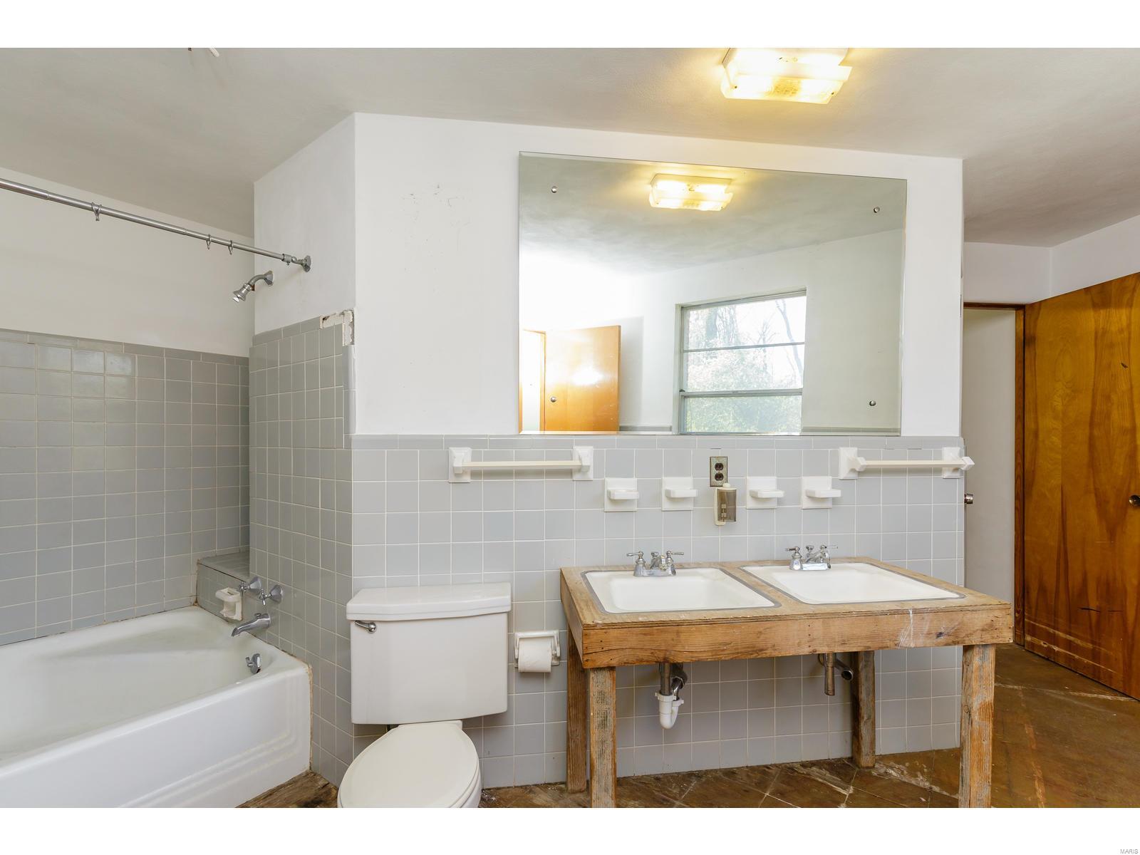 1231 Stein Road St. Louis, MO 63135 - Photo 16 of 24 Gallery Image 16