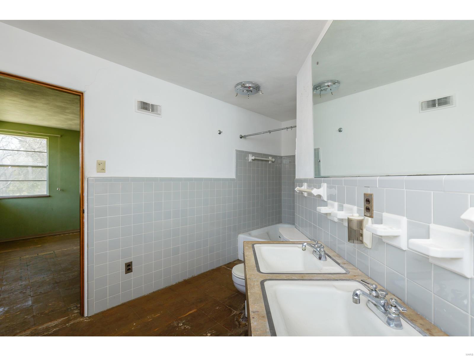 1231 Stein Road St. Louis, MO 63135 - Photo 17 of 24 Gallery Image 17
